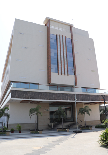 Lobby and front desk at VS Imperial – hotels in Akola city