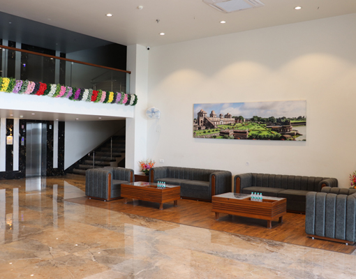 Wedding stage decoration – hotels in Akola city for events