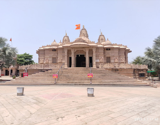 Traditional Maharashtrian wedding at hotel in Akola near railway station
