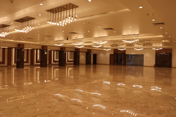 Drinks at VS Imperial bar – best hotel in Akolac