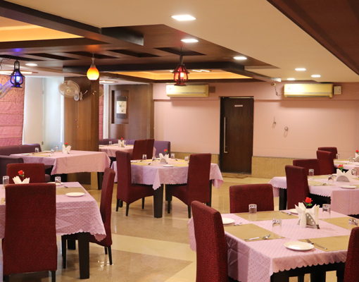 Vegetarian food options at hotels in Akola