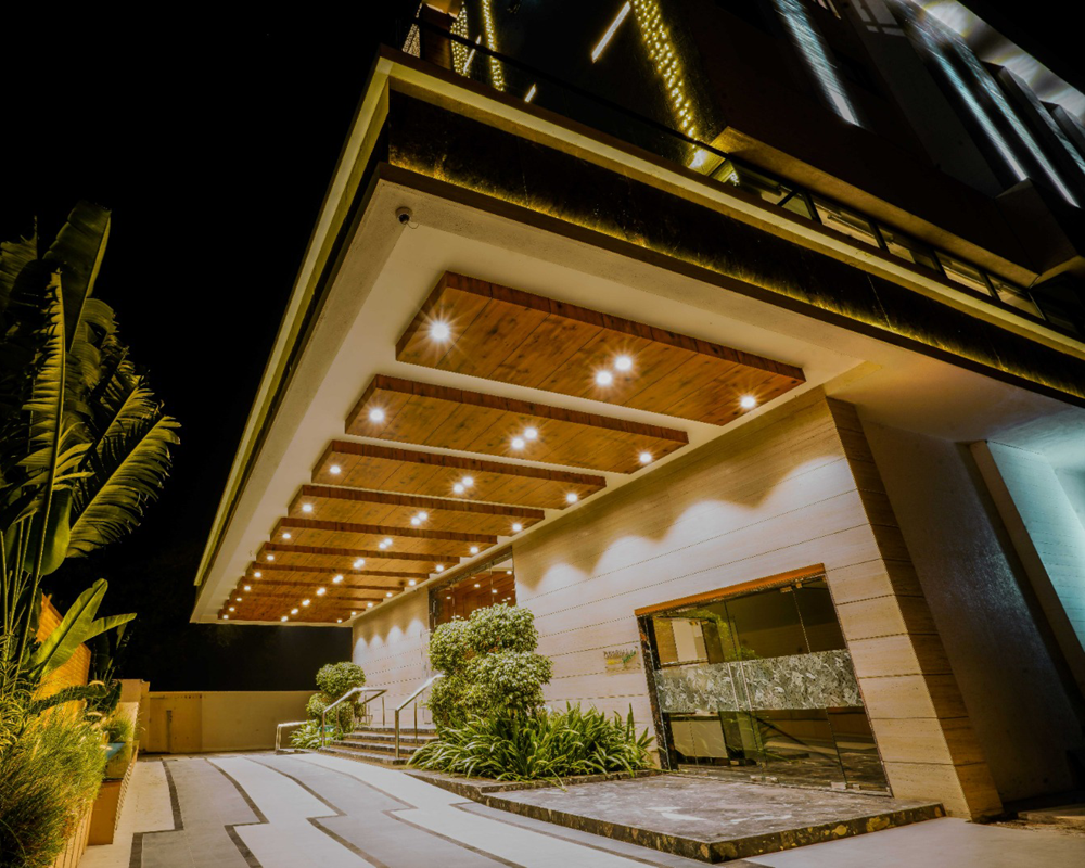 Professional chef at VS Imperial restaurant – good hotels in Akola with dining